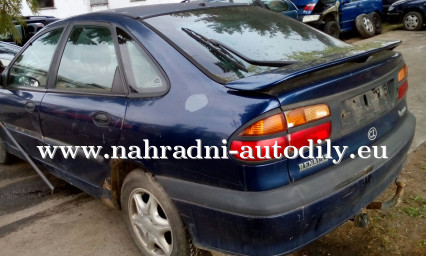 Renault Laguna sedan modrá na díly ČB / nahradni-autodily.eu