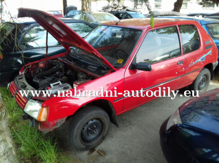 Peugeot 205 červená na náhradní díly ČB / nahradni-autodily.eu