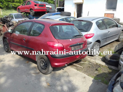 Peugeot 206 3dv 1.1i červená na díly ČB / nahradni-autodily.eu