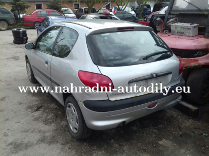 Peugeot 206 1.4hdi stříbrná na díly ČB / nahradni-autodily.eu