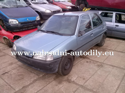 Peugeot 106 stříbrná na náhradní díly Praha