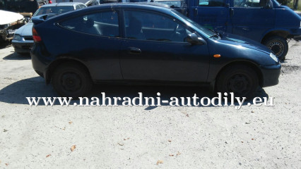 Mazda 323 tmavě modrá na díly ČB / nahradni-autodily.eu