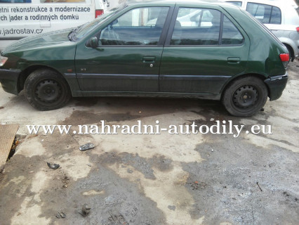 Peugeot 306 tmavě zelená na díly Plzeň