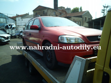 Opel Astra caravan červená - díly z tohoto vozu / nahradni-autodily.eu