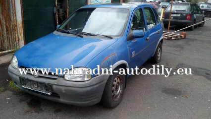 Opel Corsa modrá - díly z tohoto vozu