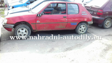 Peugeot 205 červená na náhradní díly Tábor