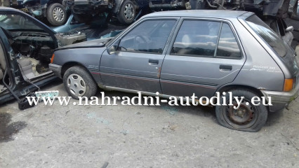 Peugeot 205 šedá na náhradní díly Tábor / nahradni-autodily.eu