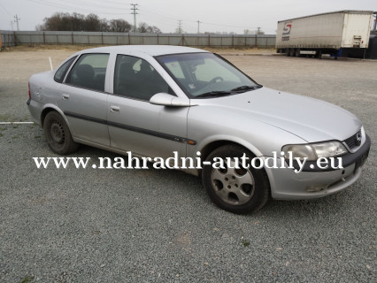 OPEL VECTRA B 1.6i na náhradní díly Pardubice / nahradni-autodily.eu