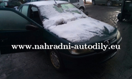 Peugeot 306 zelená na díly České Budějovice / nahradni-autodily.eu