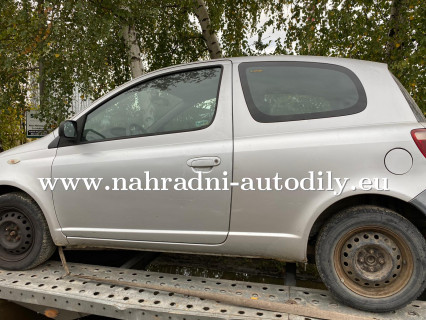 Toyota Yaris stříbrná na náhradní díly Pardubice / nahradni-autodily.eu