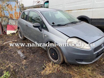 Fiat Grande Punto šedá na náhradní díly Pardubice / nahradni-autodily.eu